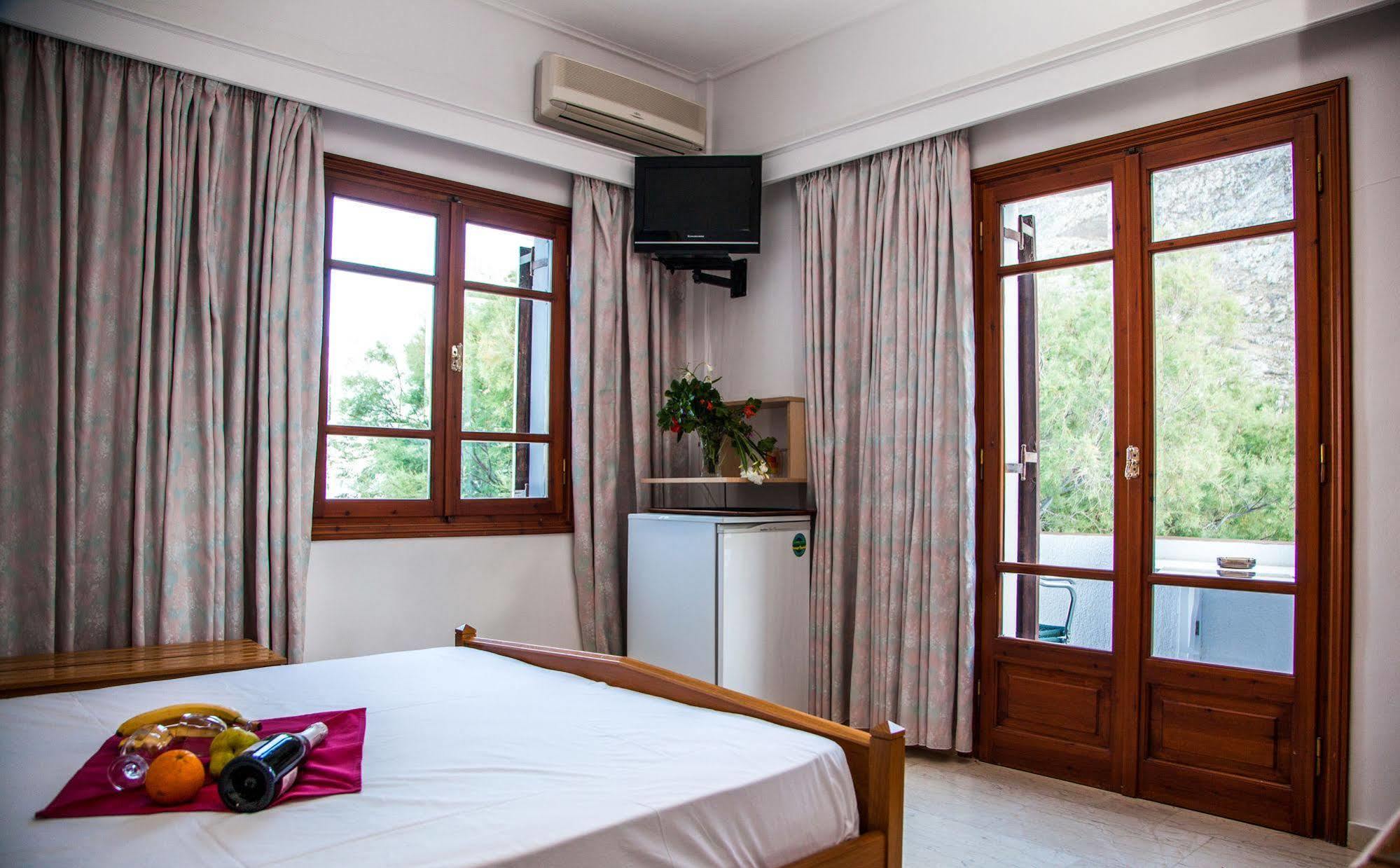 Irini'S Rooms Fteoura Камари Экстерьер фото